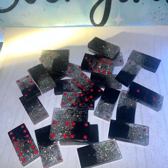 Dominos - Picture 4 of 5